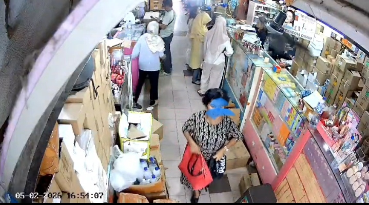 Wanita Lansia Viral Curi Tas di Pasar Petisah