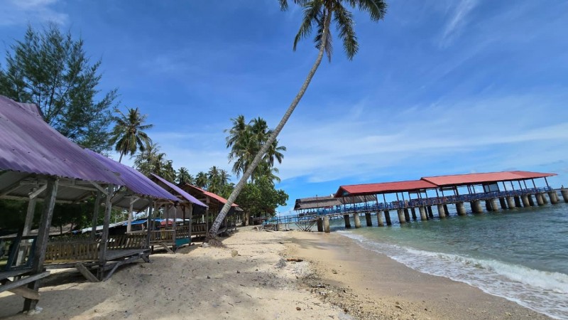 Pesona Pantai SBB Aceh Selatan,  Jumpa Tengah Cafe Tawarkan Hamparan Pasir Putih serta Kuliner Laut
