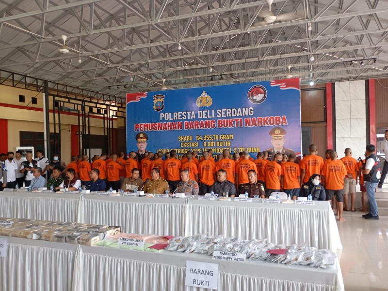 Polresta DS Tahan 187 Tersangka, Ribuan Butir Pil Ekstasi dan 54,3 kg Sabu Dimusnahkan