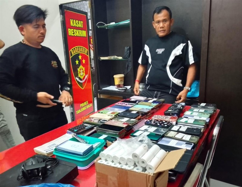 Markas Scammer Digerebek di Tanjungbalai, 16 Tersangka
