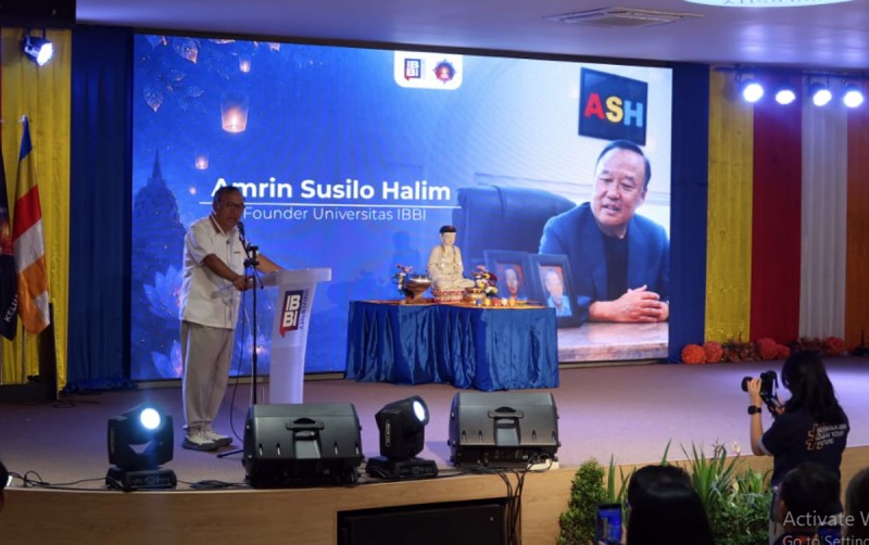 Keluarga Besar Universitas IBBI Rayakan Hari Tri Suci Waisak, Ketua DPRD Medan : Momentum untuk Peduli Terhadap Sesama