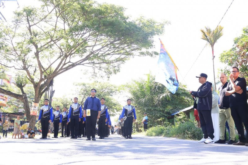 Bupati Sergai Lepas Pawai Drumband Festival Bumi Serampang Dua Belas