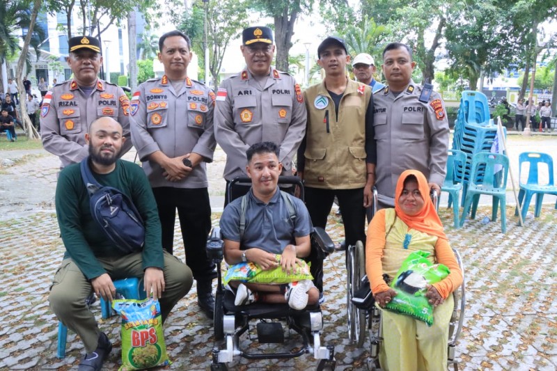 Peringatan May Day di Banda Aceh Berlangsung Tertib, Polda Aceh Bagikan 2,5 Ton Beras