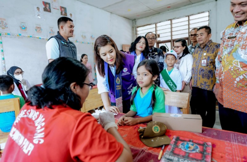 Kahiyang Ayu Pastikan Warga Tuk-Tuk Siadong Dapat Layanan Kesehatan Optimal Lewat Posyandu