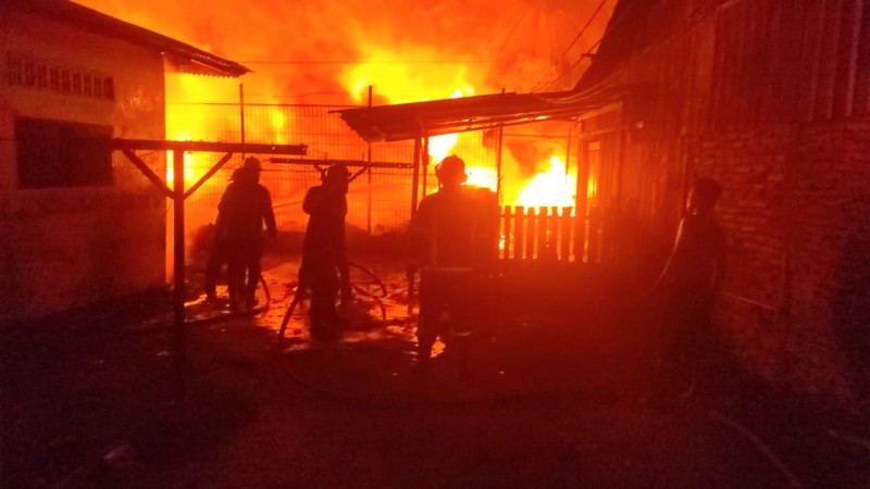 Gudang Botot di Labuhan Deli Terbakar
