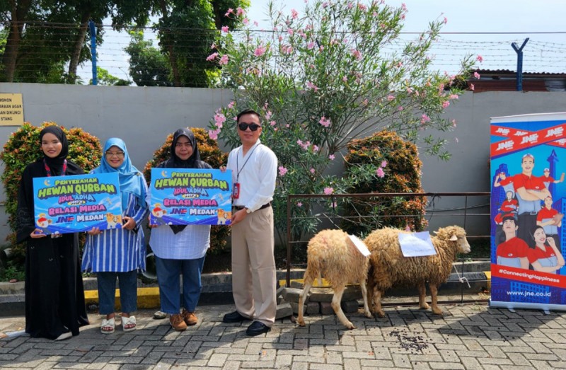 Pererat Silaturahmi dan Semangat Berbagi, JNE Medan Hadiahkan Hewan Kurban untuk Insan Media