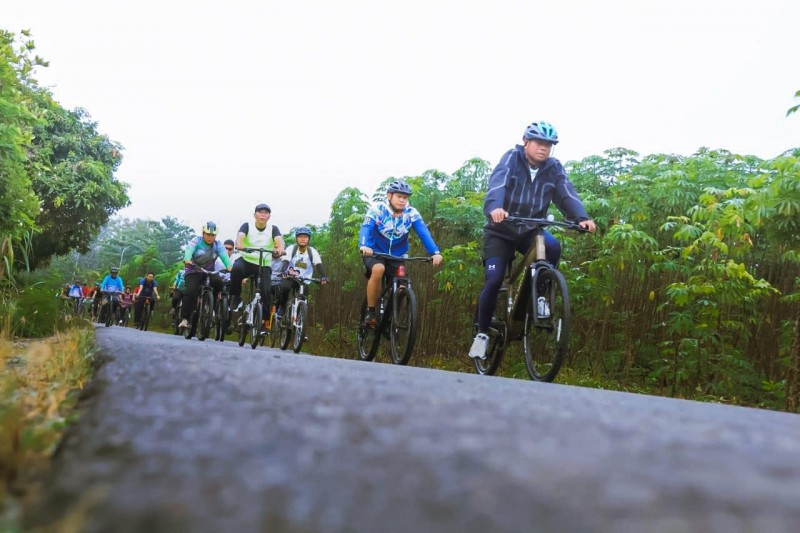 Pantau Infrastruktur Sambil Berolahraga, Bupati dan Wabup Sergai Gowes Keliling Sei Rampah