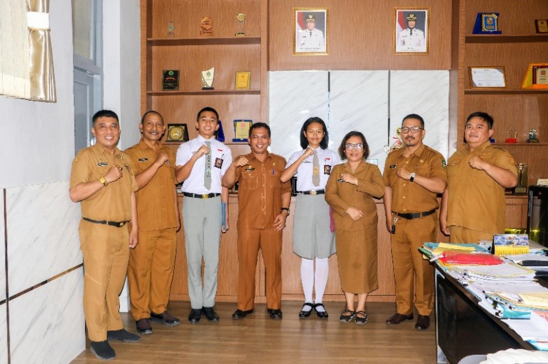 Wali Kota Siantar Melalui Sekda, Berangkat 2 Pelajar SMA 4 dan SMA 1 Lulus Seleksi Paskibraka Tingkat Sumut