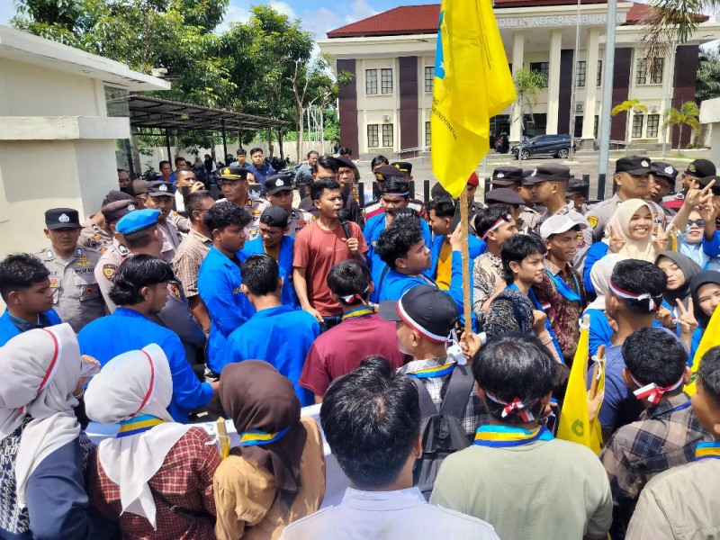 Sorot Vonis Lunak Bandar Narkoba,  Mahasiswa Demo, Ketua PN Sibuhuan "Kabur"
