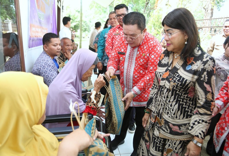 Wali Kota Wesly, Ketua TP PKK, Bersama Panitia Paskah ASN Gelar Bakti Sosial ke UPT Layanan Sosial Dinsos Sumut