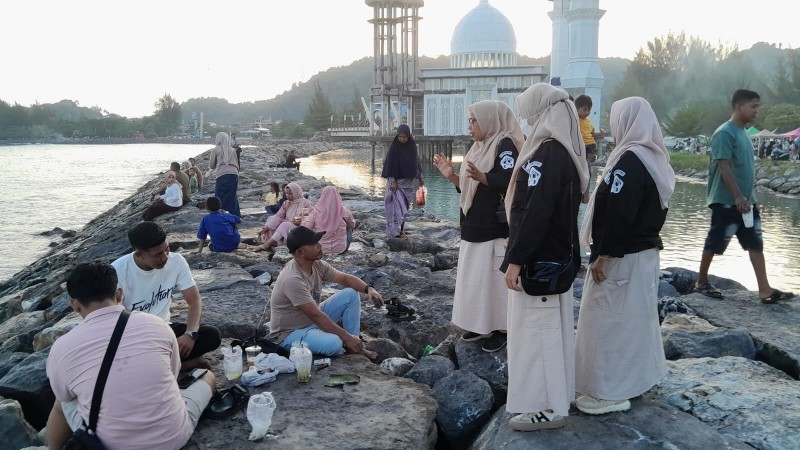 Satpol PP dan WH Aceh Selatan Gelar Patroli Syariat Islam di RTH Tapaktuan, Pengunjung Diimbau Pulang Jelang Magrib