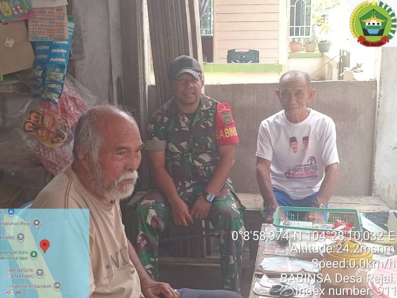 Melalui Komsos, Babinsa Rejai Kampanyekan Tentang Peduli Kebersihan Lingkungan Berkelanjutan