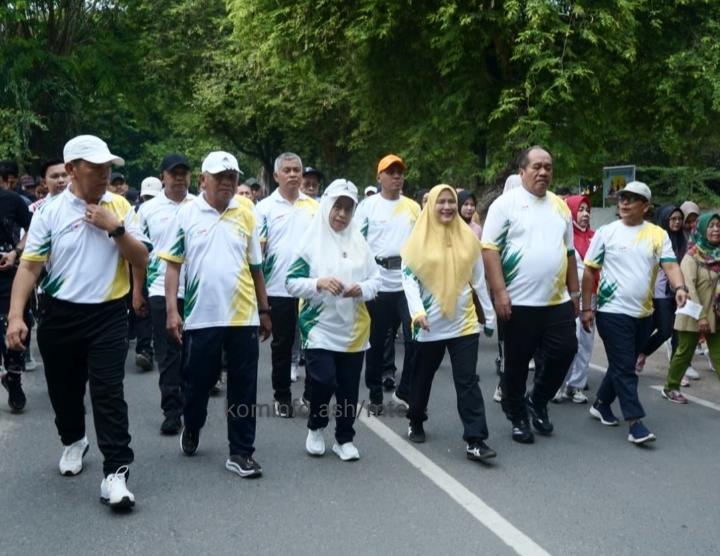 Dies Natalis UNA Ke 40 Dimeriahkan Dengan Jalan Santai