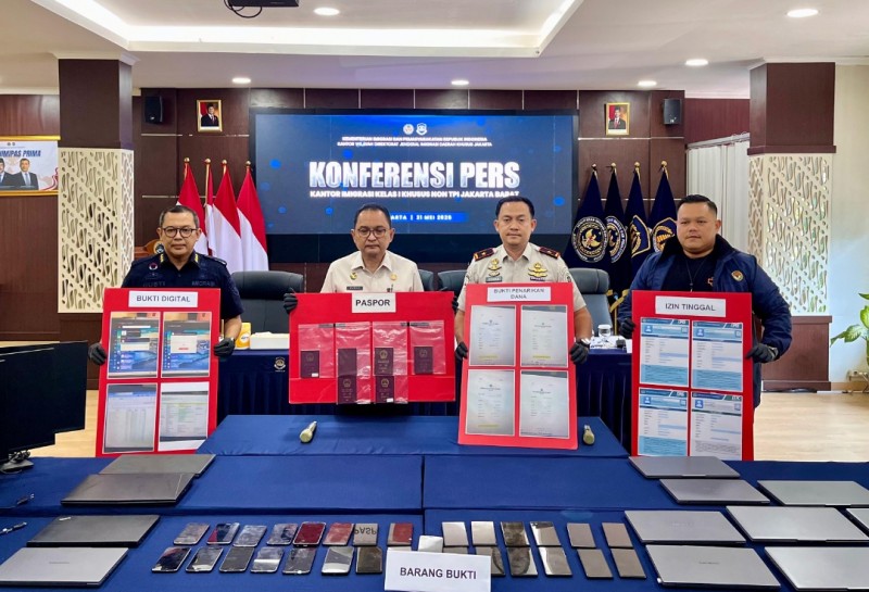 Berkedok Aplikasi Pembayaran, Imigrasi Jakarta Barat Ungkap Empat WN Tiongkok Diduga Lakukan Penipuan Online