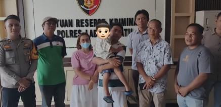 Gerak Cepat Personil  Polres Labuhanbatu, Anak Berusia 3 Tahun Yang Kesasar Berhasil Dipertemukan Dengan Orangtuanya