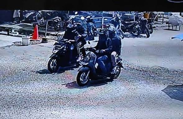 Satroni Toko, Rampok Menyaru Pembeli Larikan 50 Gram  Emas