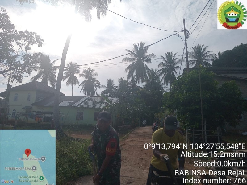 Babinsa Rejai Dampingi Pengrajin Batako, Dorong Kualitas Produk UMKM Untuk Kemandirian Ekonomi Di Desa