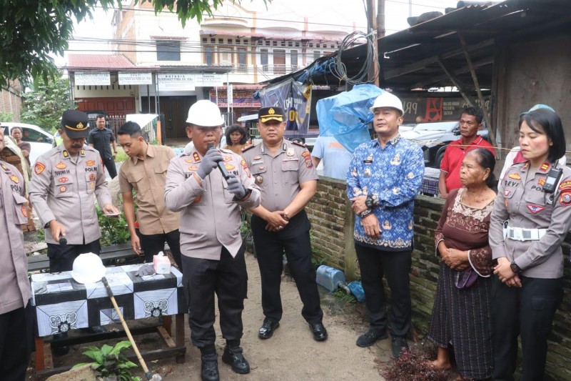 Kapolres Simalungun Gelar Bedah Rumah: Nenek 76 Tahun Sambut Harapan Baru