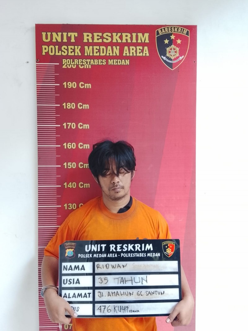 Polsek Medan Area Tangkap Pencuri HP di Grosir Fuad Amaliun,, Aksi Tersangka Terekam CCTV