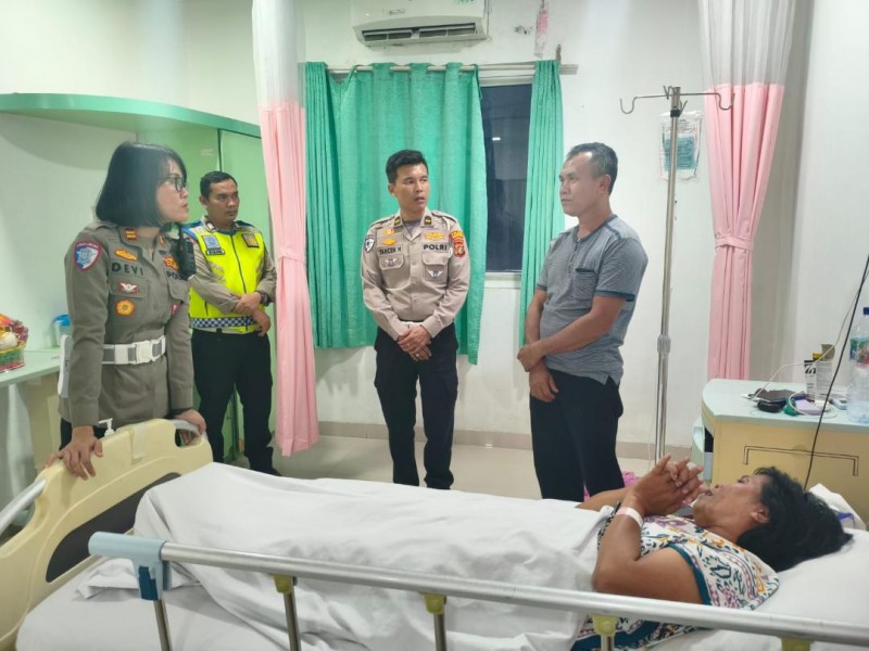 Satlantas Polres Simalungun Anjangsana Jenguk Istri Anggota yang Sakit
