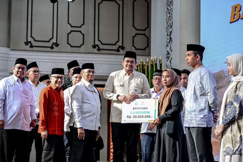 Gubernur Bobby Nasution Salurkan ZIS Rp3,5 Miliar kepada 5.051 Penerima Manfaat