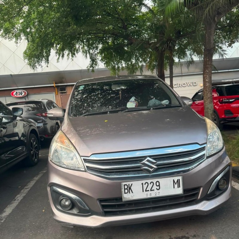 Mobil Dinas Pemkab Deli Serdang Diduga Palsukan Plat Merah Jadi Hitam Saat Ngemall di Medan