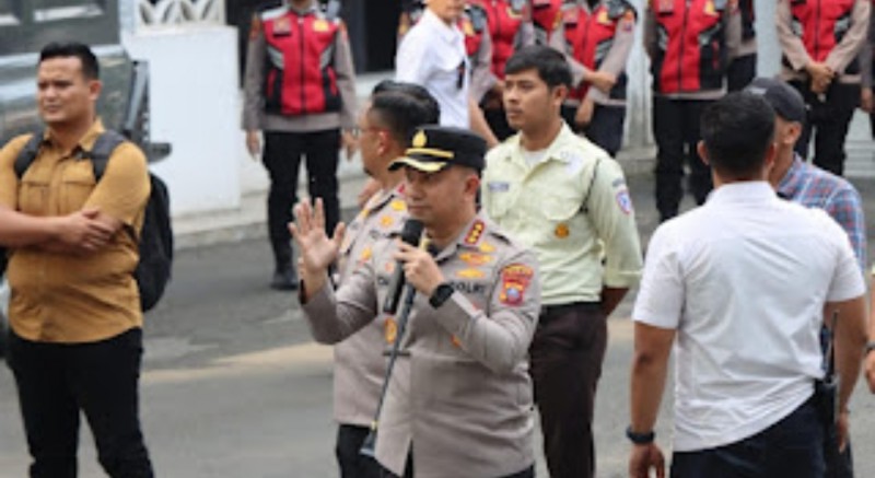 Sabar dan Penuh Kasih, Kapolrestabes Medan Kawal Unjuk Rasa Mahasiswa Nomensen