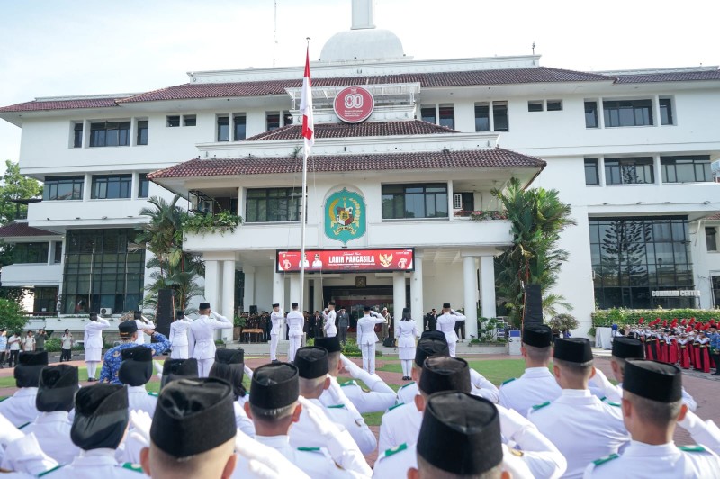 Pimpin Upacara Hari Lahir Pancasila, Wali Kota Medan : Pastikan Pancasila Hidup di Dalam Pikiran dan Pekerjaan Kita
