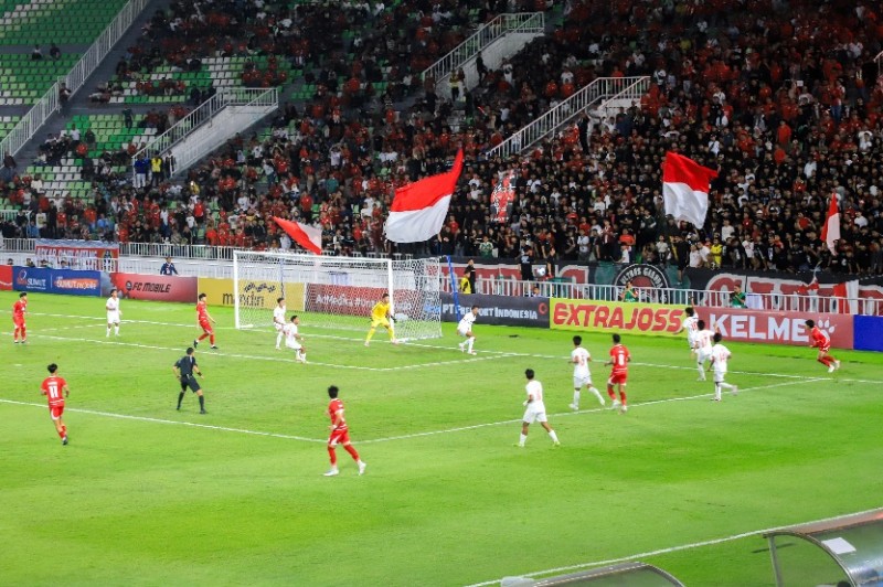 Wesly Bersama Ketua PKK Ny Liswati Saksikan Laga Piala AFF U-19, Indonesia Lawan Myanmar di Deli Serdang