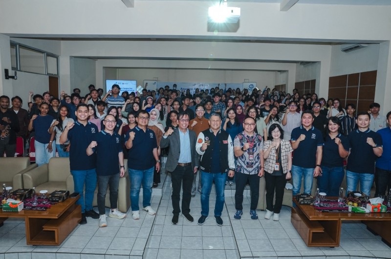 Asuransi Astra Ajak Mahasiswa Siapkan Karier, Kelola Keuangan, dan Berkendara Lebih Aman