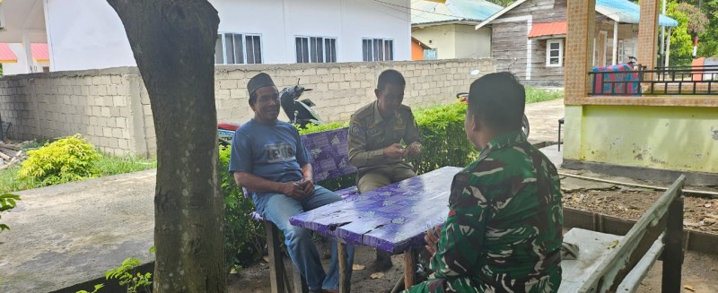 Wujudkan Desa Tangguh, Babinsa Desa Penaah Gencarkan Edukasi Kebersihan dan Keamanan Lingkungan