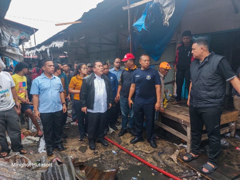 Pasca Kebakaran Dini Hari, Wali Kota Wesly Silalahi Tinjau Pasar Dwikora
