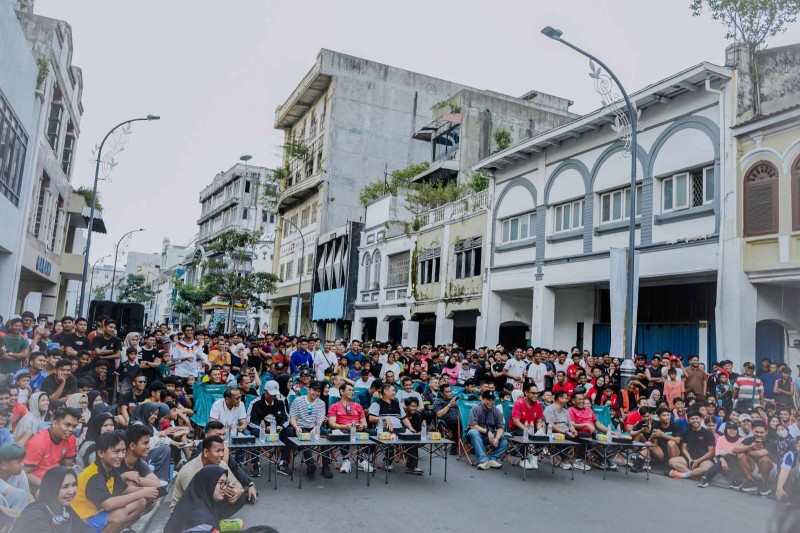 Rico Waas Nobar Piala Dunia Bersama Warga di CFD Kesawan, Ajak Generasi Muda Gemar Berolahraga