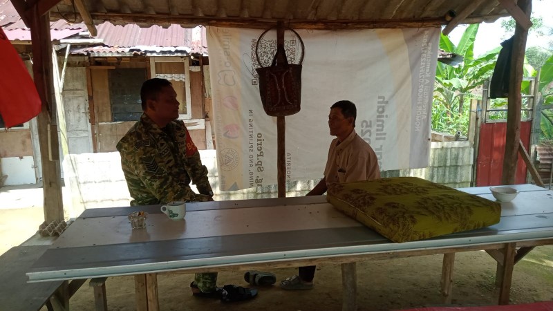 Antisipasi Penyakit Masyarakat, Babinsa Koramil 06/Senayang Jaga Urat Nadi Ekonomi Warga Pesisir Lingga