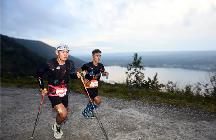 Pelari Mancanegara Terpukau Keindahan Danau Toba di Trail of The Kings UTMB 2026