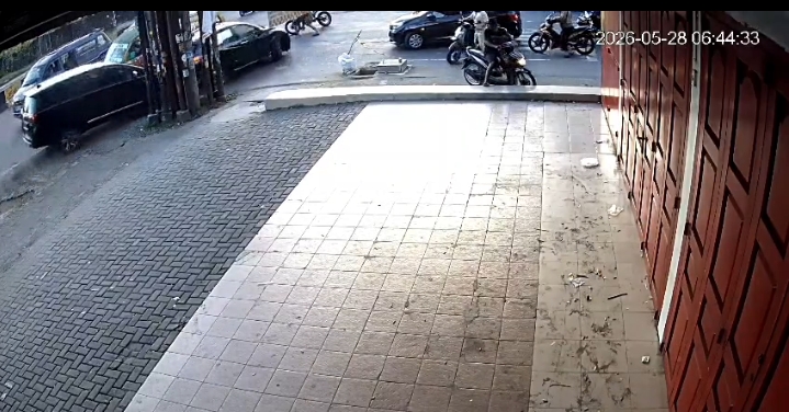 Mengira Istri Selingkuh, Brutal! Personel Polres Tapsel Tabrak Mobil Warga