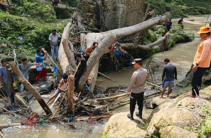 Warga Simalungun Hanyut di Sungai Bah Tongguran