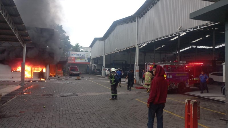 Mesin Laundry Bengkel Sehat Mobil Terbakar