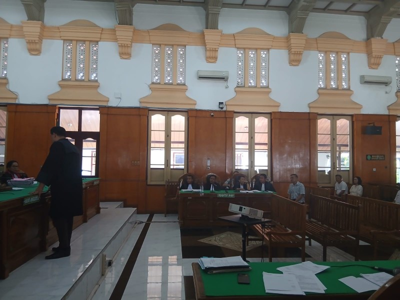 Hakim Perintahkan Jaksa Hadirkan Moettaqien Hasrimy dalam Sidang Kasus Dugaan Korupsi Smartboard Tebing Tinggi
