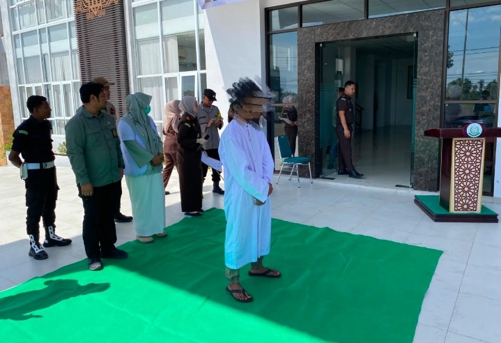 Eksekusi Cambuk Pelaku Judi Digelar di Pidie Jaya, Pemkab Tegaskan Komitmen Penegakan Syariat Islam