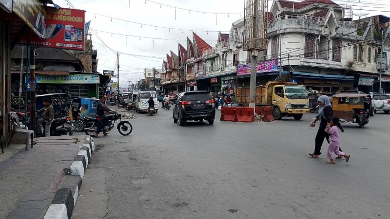 Jalan Lintas di Kawasan Pasar Doloksanggul Kerap Langganan Macet Karena Parkir Sembarangan