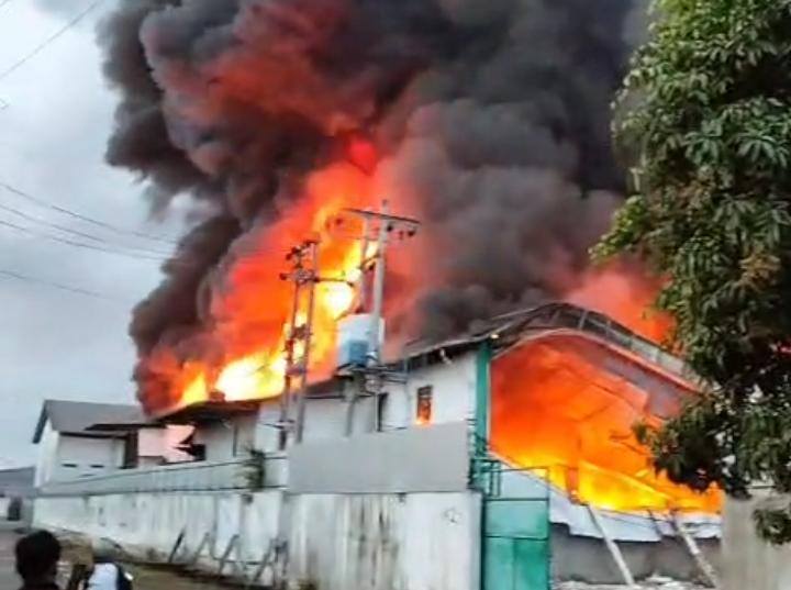 Pabrik Sepatu Yumeida Terbakar