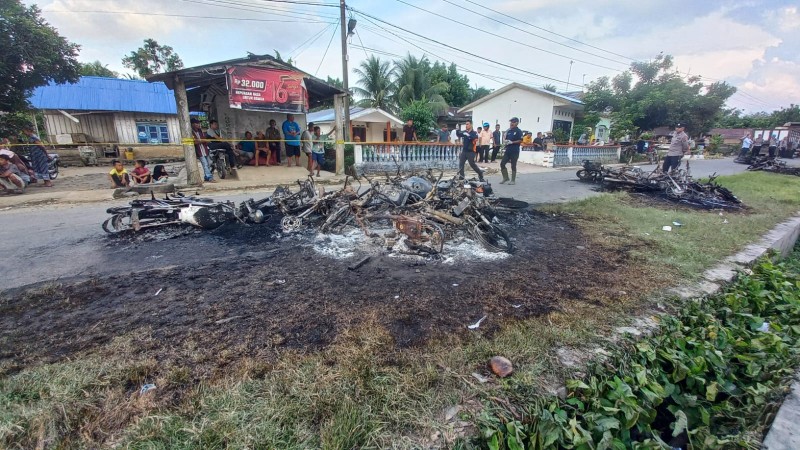 Bentrok Mencekam di Areal PT Bridgestone Berujung Pembakaran