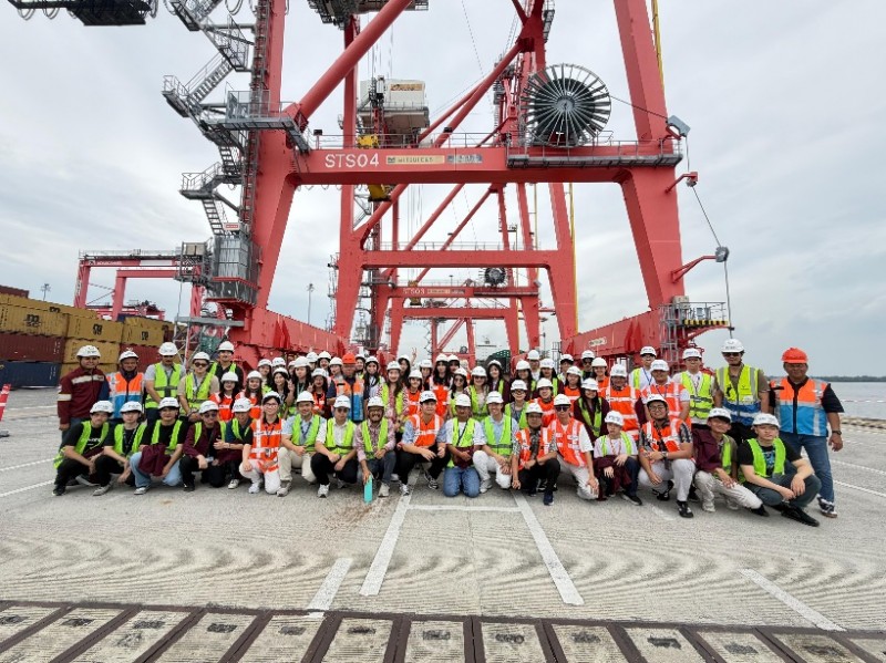 Pelindo Regional 1 Cabang Belawan Kenalkan Peran Strategis Pelabuhan kepada Mahasiswa Binus