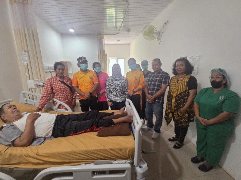 Kapolres Simalungun Bantu Aktifkan Kartu BPJS Pasien di RSUD Tuan Rondahaim