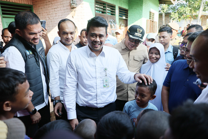 Bobby Nasution Bantu Masa Depan Dua Anak Yatim Piatu di Galang, Rafa Kembali Sekolah dan Rio Dapat Pekerjaan