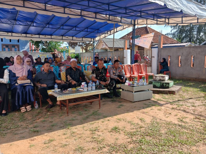 Bangun Karakter Generasi Bangsa Sejak Dini, Babinsa Tanjung Kelit Hadiri Kelulusan TKN Pembina Senayang