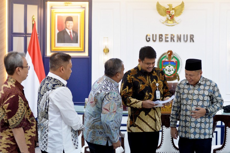 Bobby Nasution Terima Hasil Seleksi 15 Besar Calon Komisioner KI Sumut, Segera Diajukan ke DPRD
