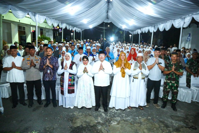 Kloter 3 Embarkas, Wali Kota Wesly Sambut 110 Jamaah Haji di Siantar