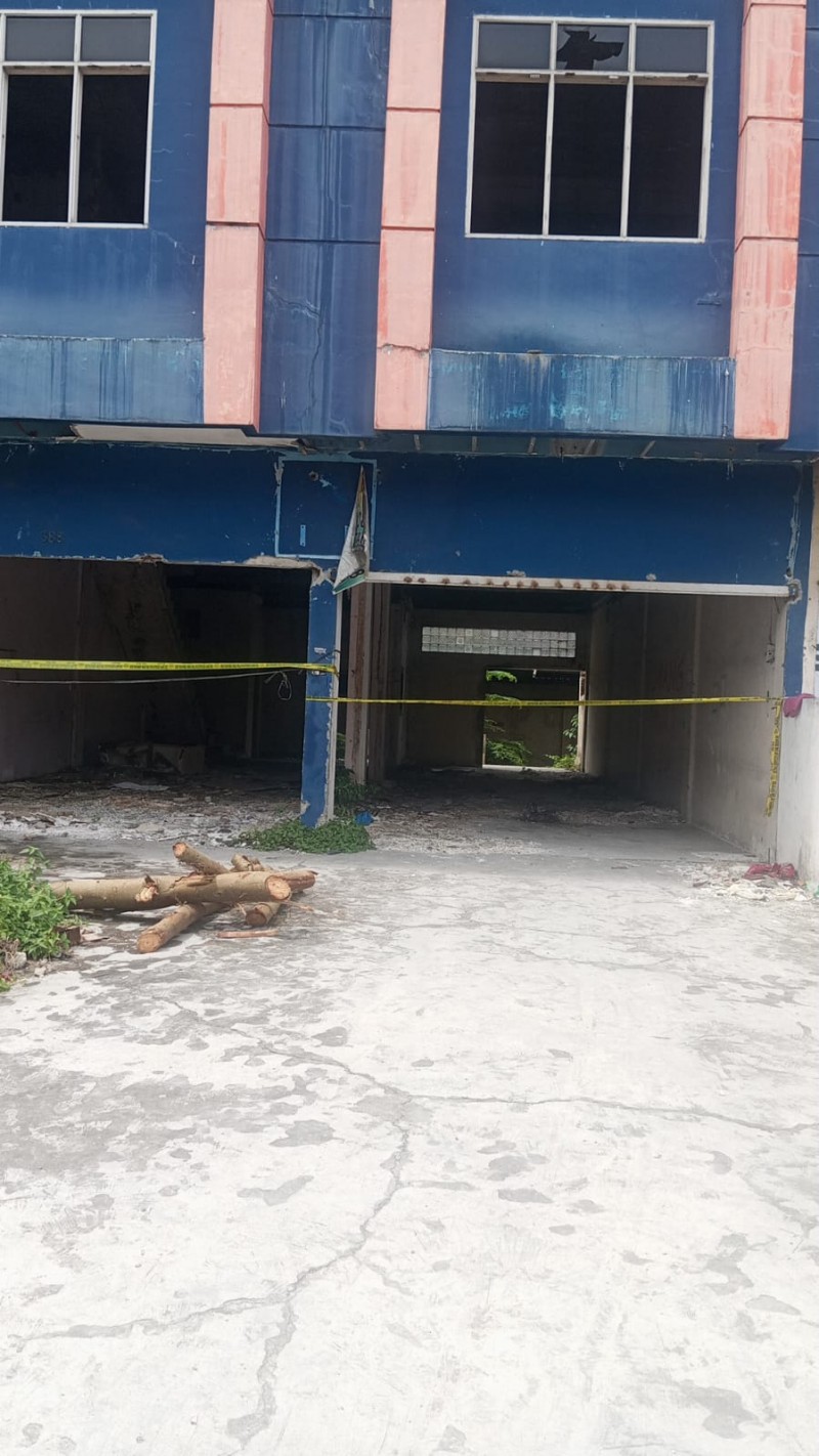Geger Temuan Mayat  Tergantung di Gedung Kosong